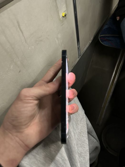 Продам Iphone 13