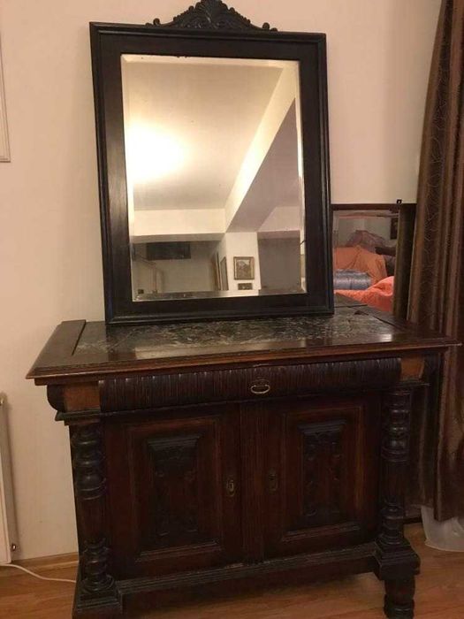 Oglinda din cristal cu rama din lemn si scrin cu ornamente