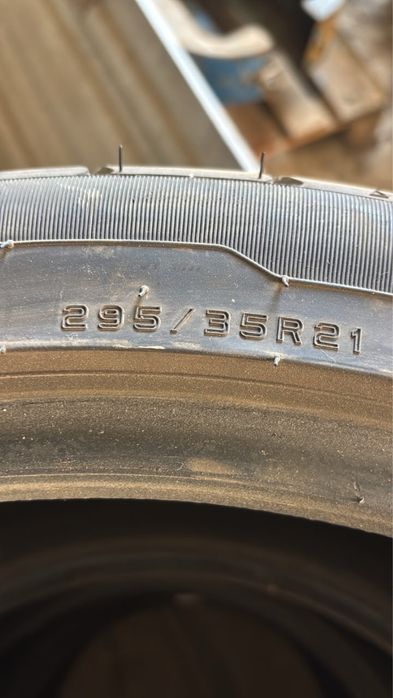 Покрышка 295/35R21
