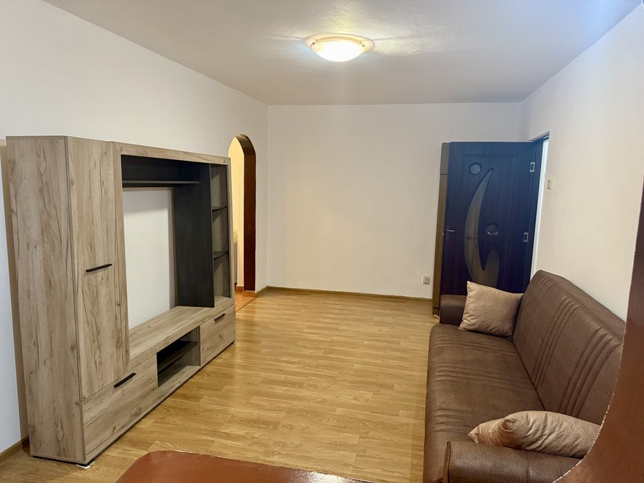 Proprietar închiriez apartament 2 camere situat în zona Narcisa