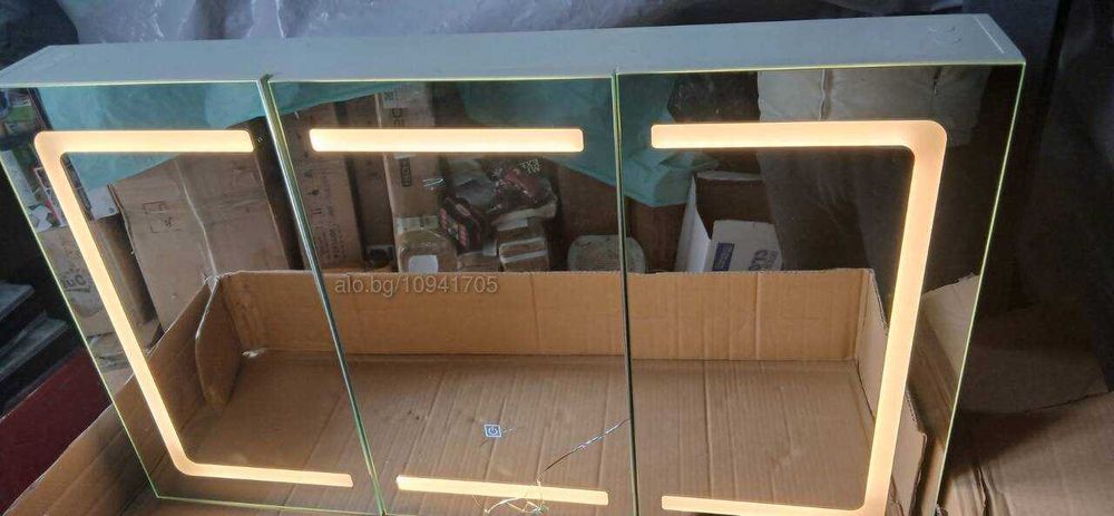 Шкаф за баня 3 отделения LED осветление ПРЕОЦЕНЕН счупено стъкло