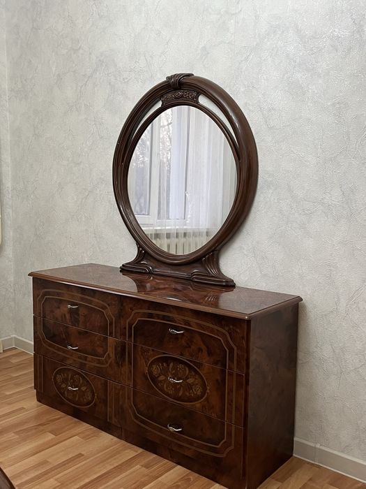 Продам спальный гарнитур