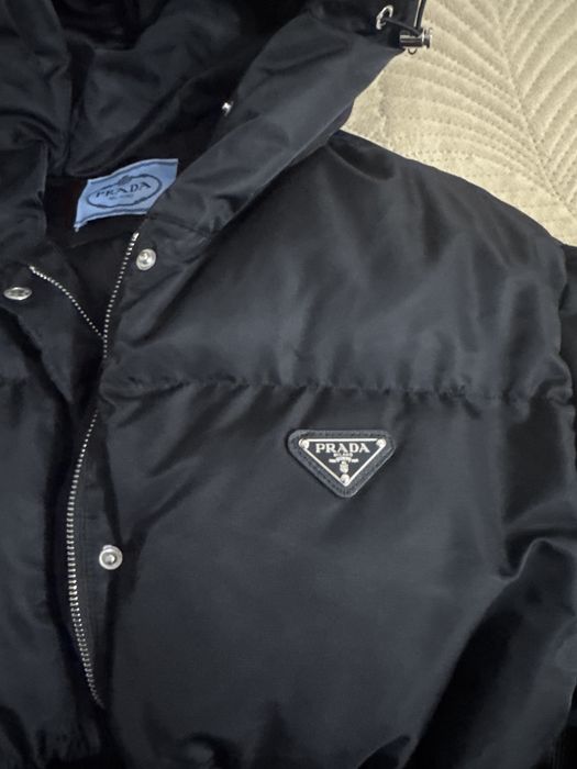 Куртка б/у прада черная