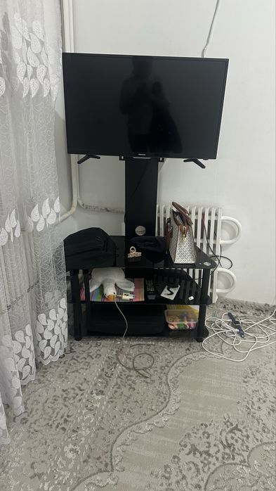 Прожам телевизор с подставкой