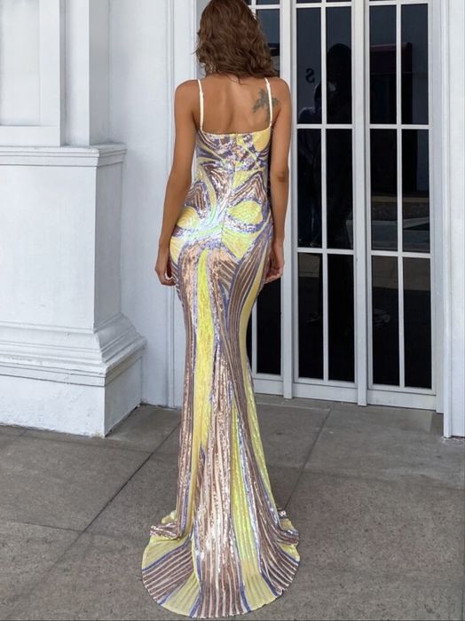 Дълга пайетена рокля