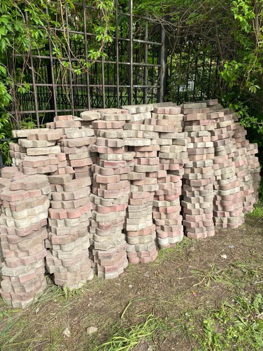 Брусчатки в хорошем состоянии