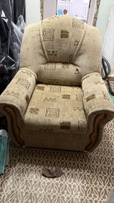 СРОЧНО продам диван и два кресла