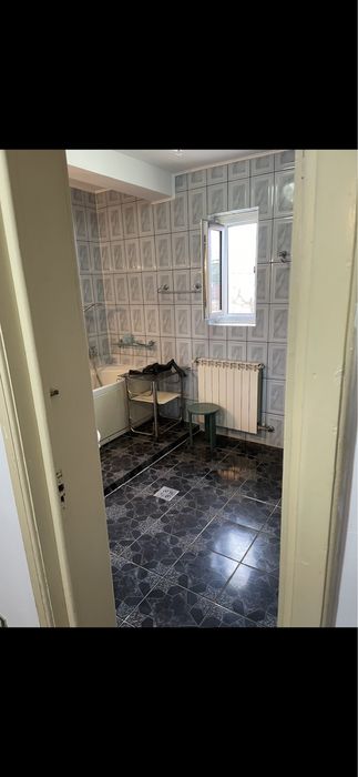 Vand apartament 2 camere la 10 min.mers pe jos pana la piata centrala