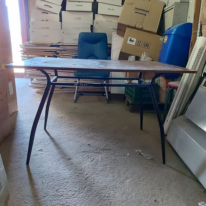 Стол куханный 5000 тг