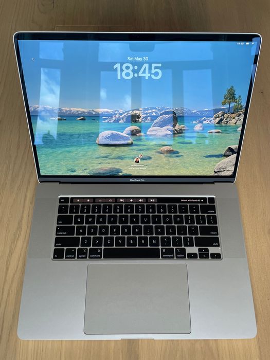 MacBook Pro 16” 2019 i7, 16GB RAM, 512GB SSD, cutie, 371 cicluri
