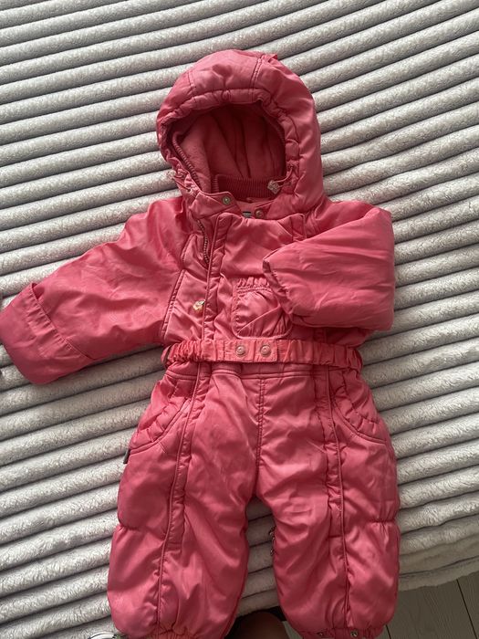 Отдам даром вещи на девочку 0-3(6) месяцев.Распашонки,ползунки,бодики.