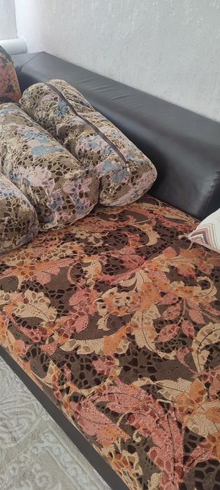 Продам диван состояние отличное.