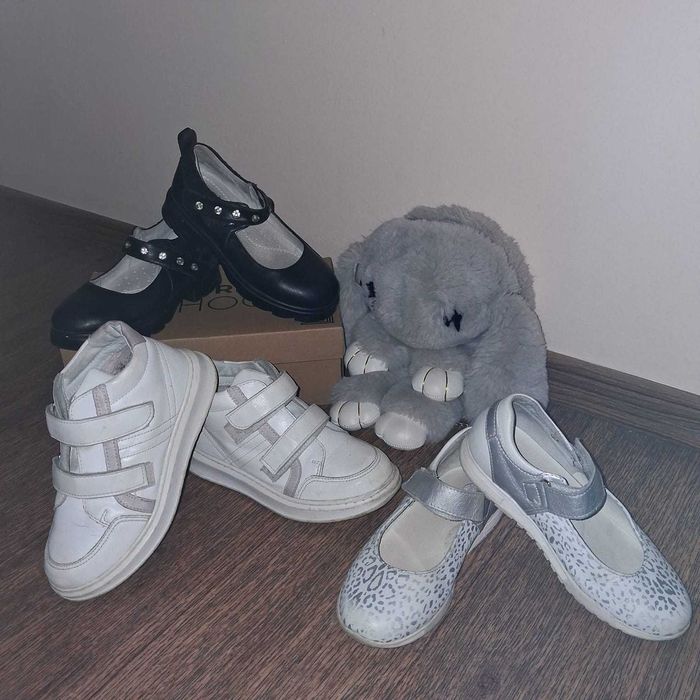 Продам туфли и кросовки для девочки