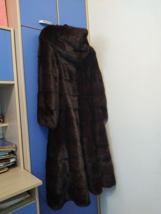 Продаю шубу норковую.