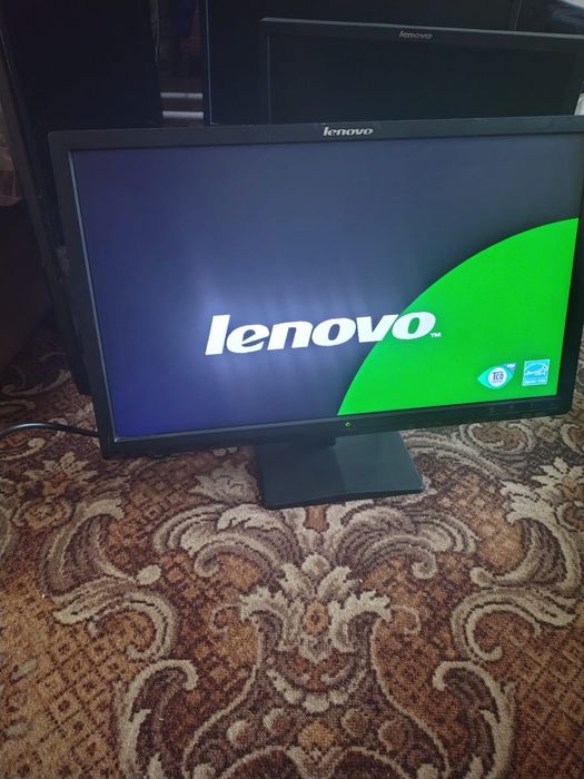 Monitoare Lenovo