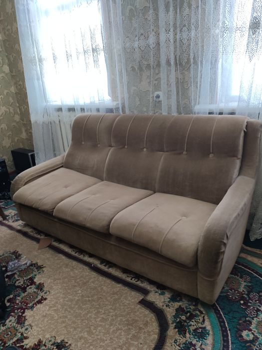 Продам диван и два кресла.