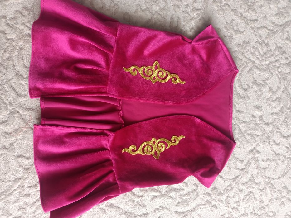 Продается жилетки в национальном стиле