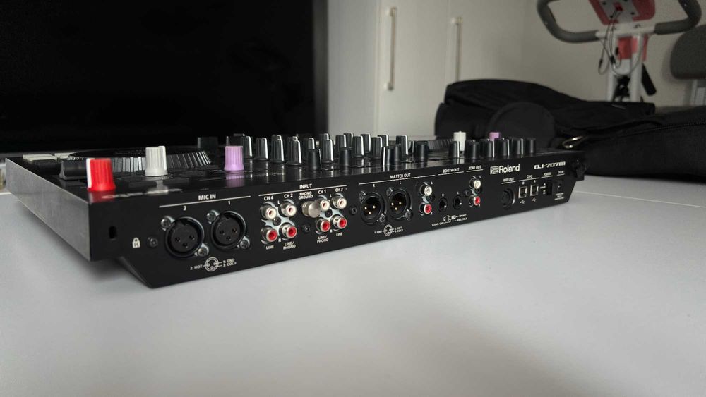Consola Roland DJ-707M – 4 canale, stare perfecta de functionare