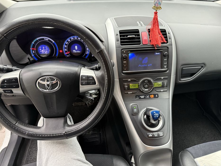 Toyota Auris Hybrid 2012