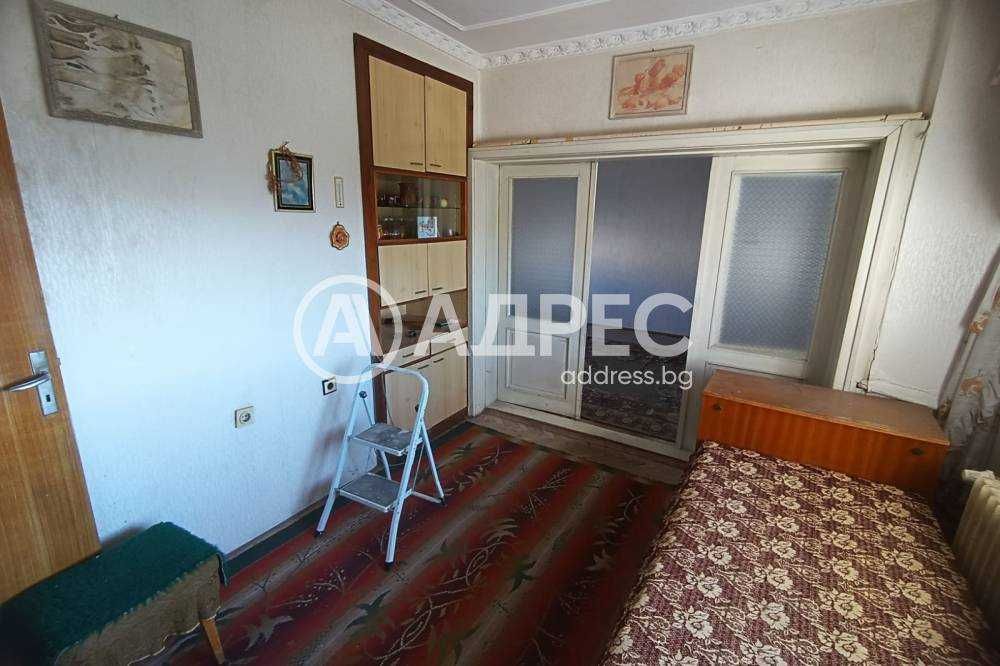 Продава се Тристаен апартамент в Разград, Център - 96 кв.м за 1146 €/кв.м - Снимка #4