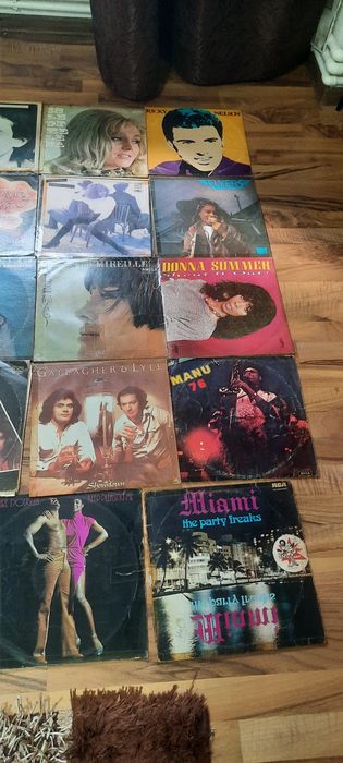 Vând viniluri de colecție