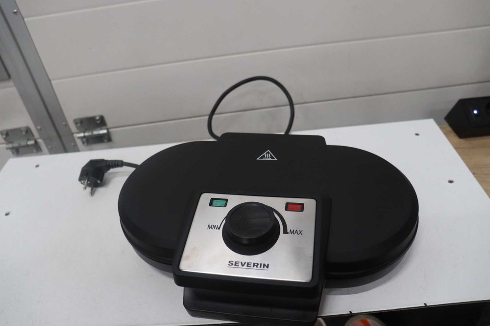 Гофретник Severin Double Waffle Maker, леко спуката и залепена дръжка
