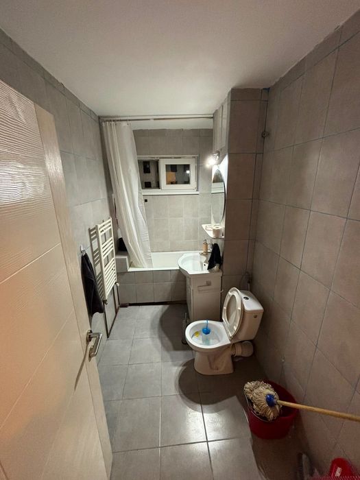 Închiriez 2 camere intr-un apartament cu 3
