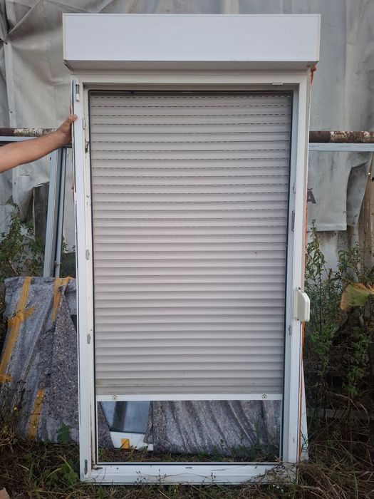 Ușă termopan de balcon cu jaluzele 210x105cm