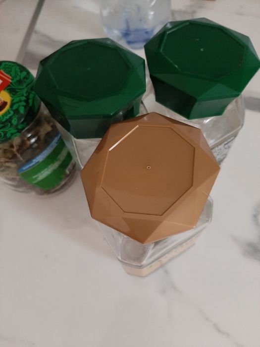 Банки с крышками