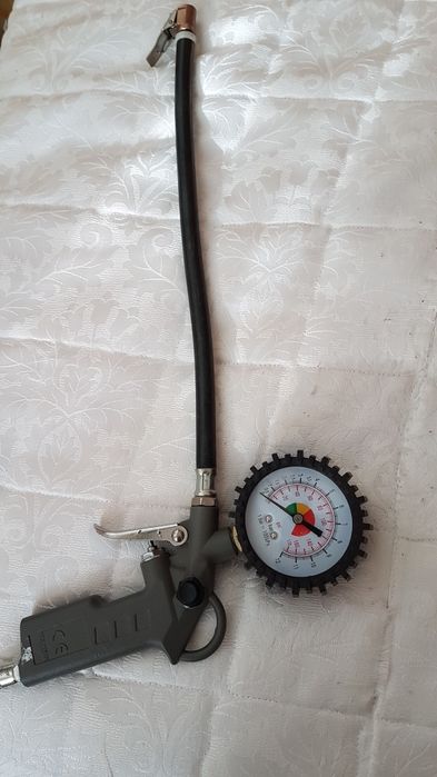 Пистолет-манометър за надуване на гуми