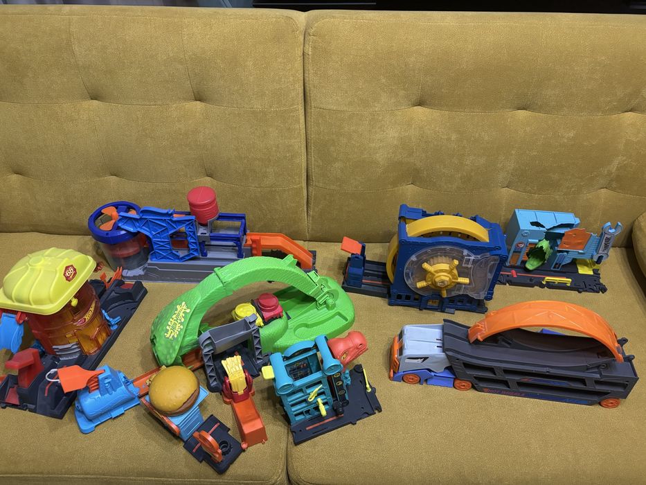 Продам игрушки Hot Wheels (хотвилс)