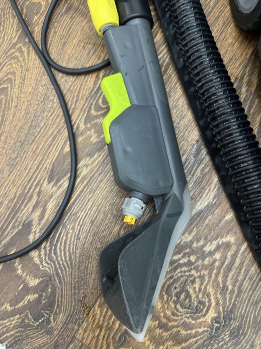 Продам моющий пылесос KARCHER КЕРХЕР