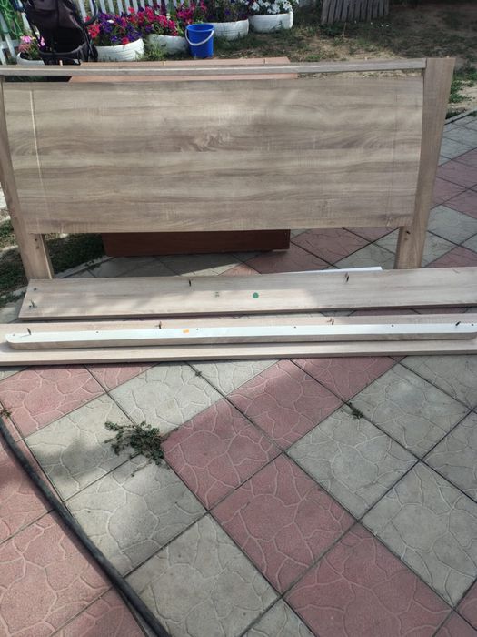 Двуспальняя кровать