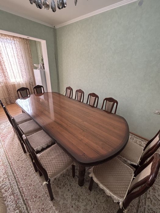 Стол со стульями