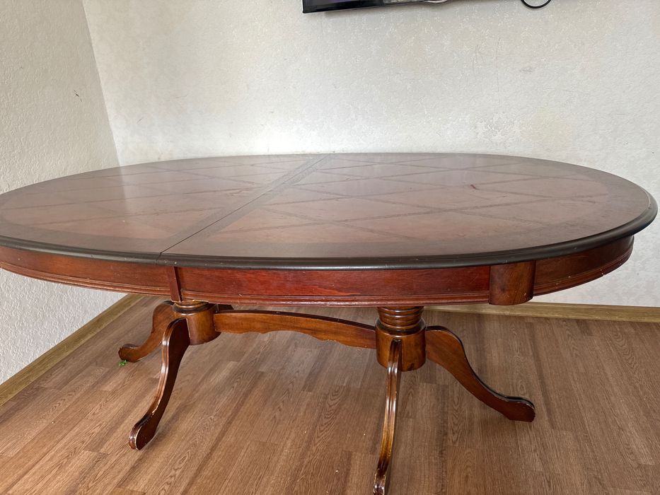 Стол для гостиной