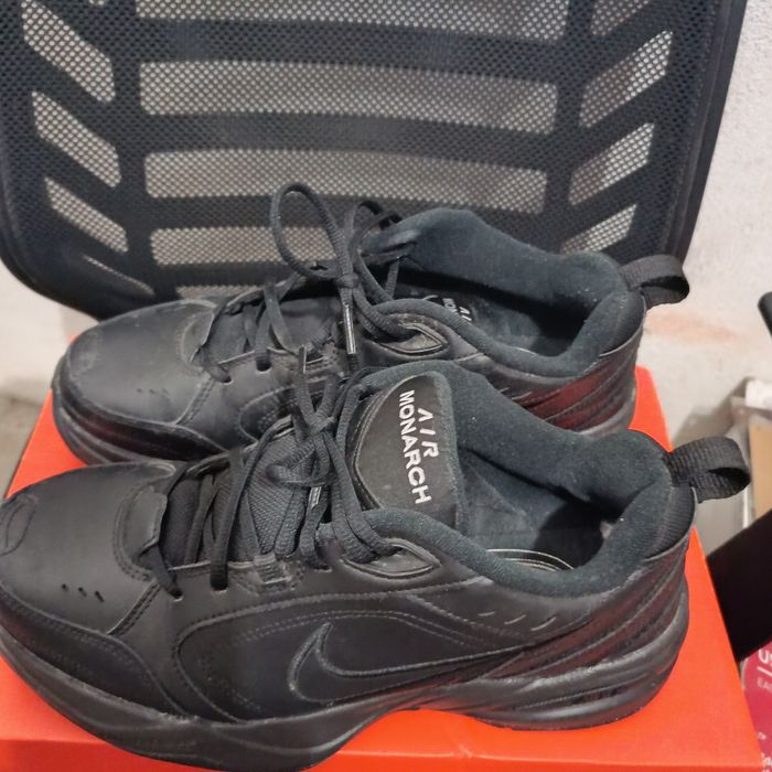 Маратонки NIKE air monarh