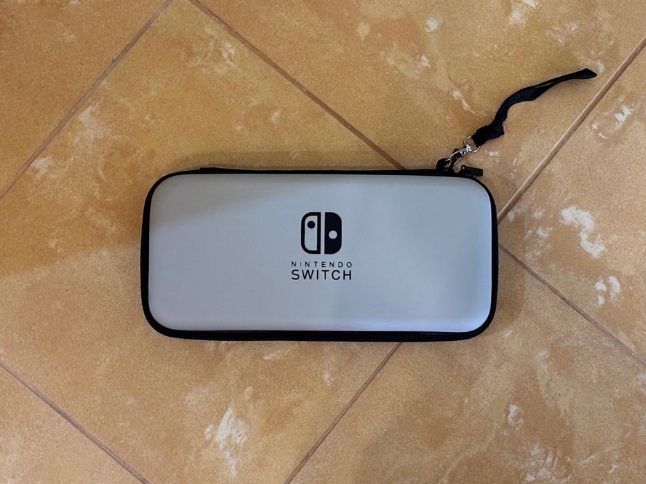 Vând Consola Nintendo Switch V2 cu JOY-CONS Red/Blue.