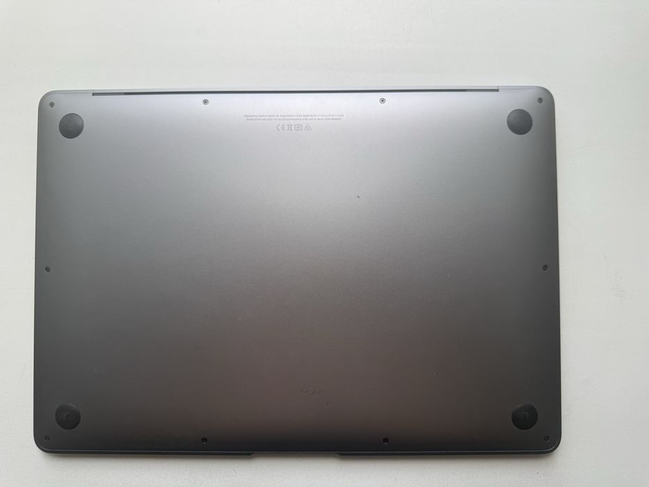 Продам macbook air 13, 2020
