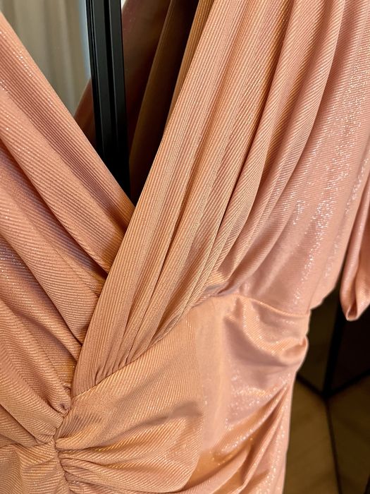 Чисто нова рокля в нежно розово