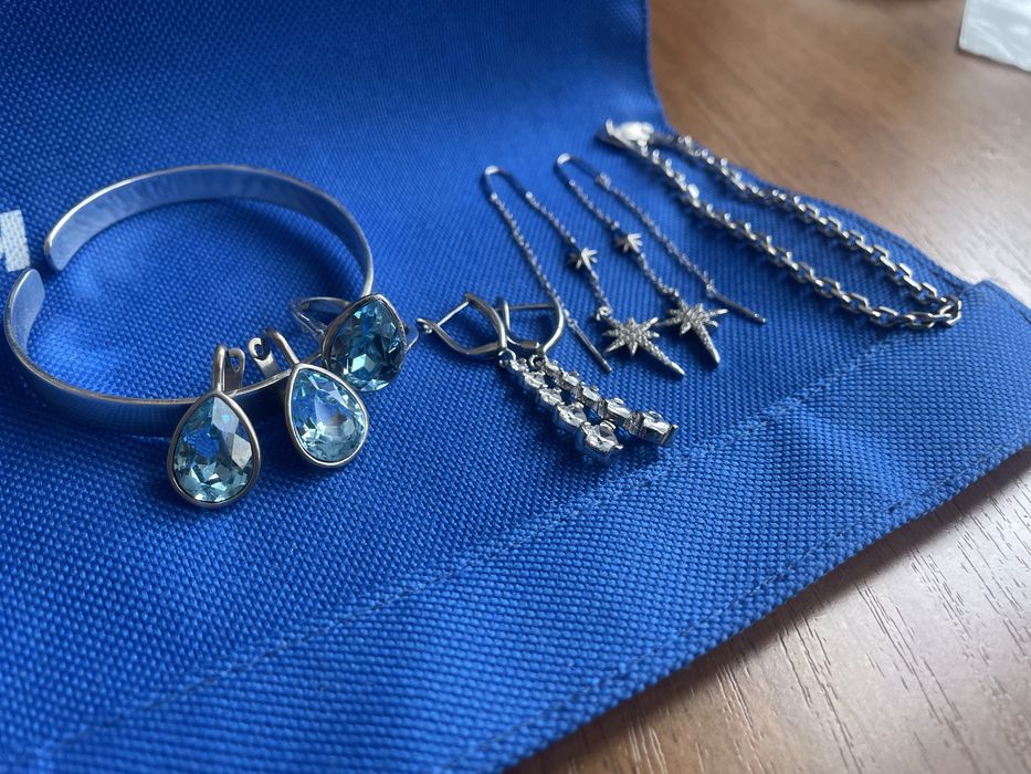 Серьги 1000, ремень -3500, ожерелье 3000.