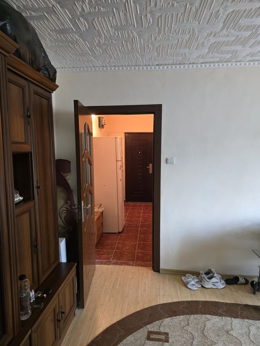 Vand apartament  cu 2 camere