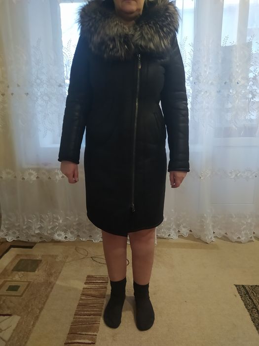 Продам дублёнку с капюшоном.