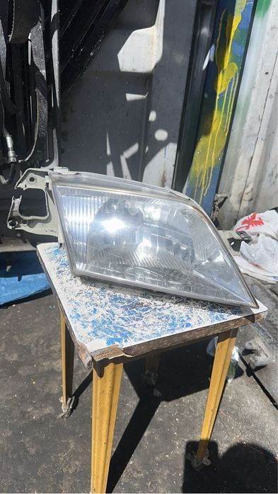 Правая фара на Ford Laser