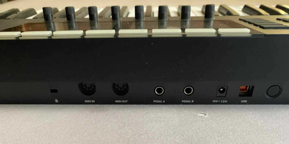 Native Instruments Komplete Kontrol S49 MK2 | Отлично състояние |