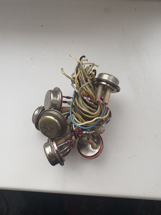 Транзистор биполярный