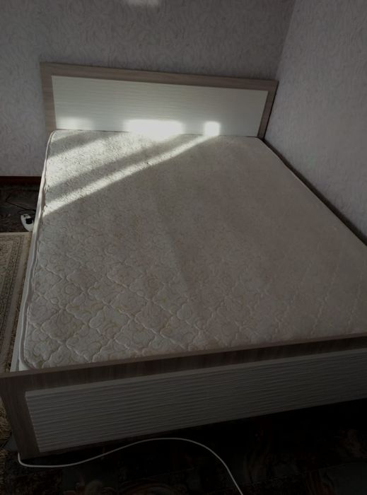 Двухсторонняя кровать .