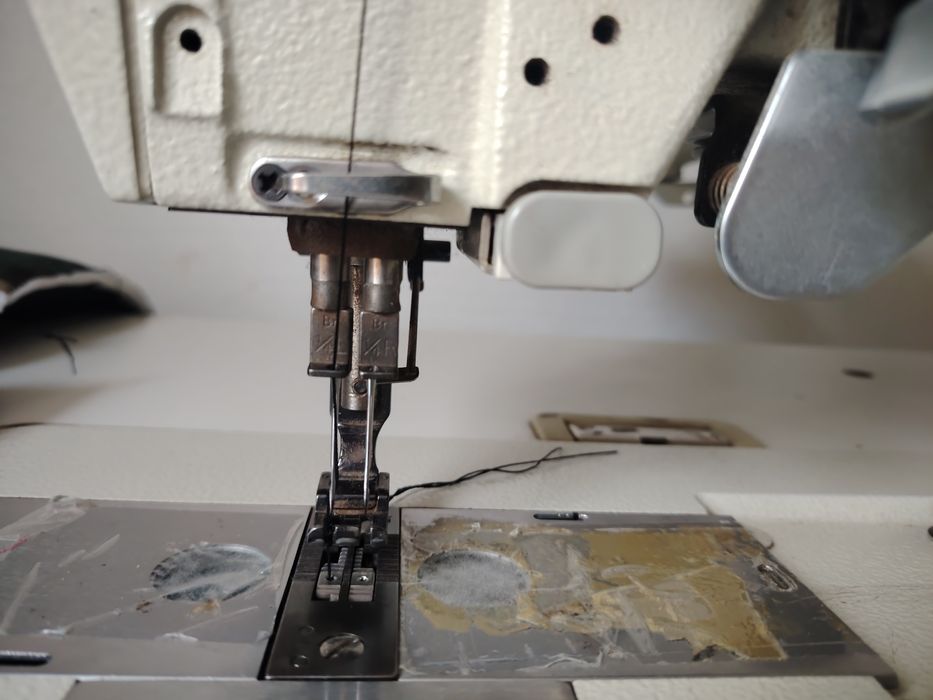 Mașina de cusut 2 ace brother