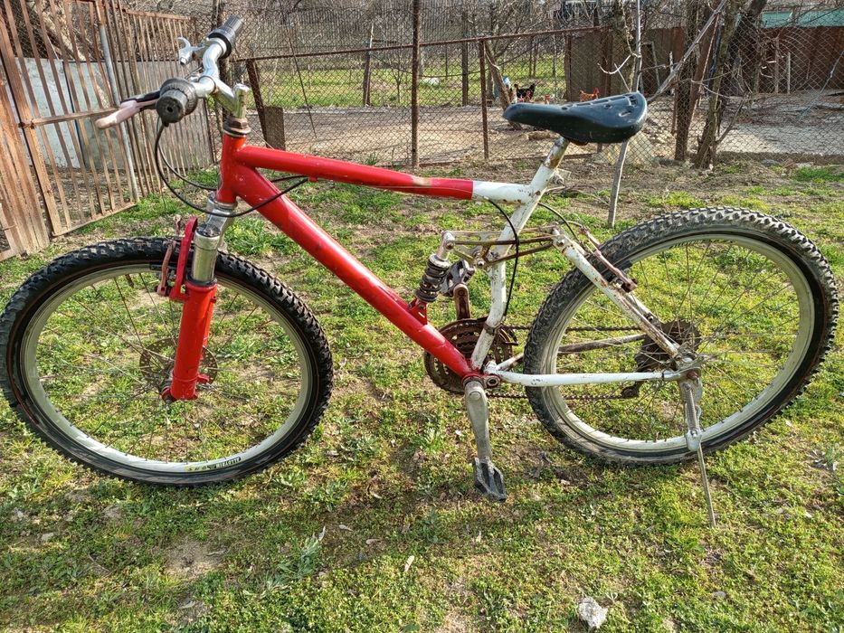 Vând Bicicletă MTB Full Suspension – Gata de Aventură!