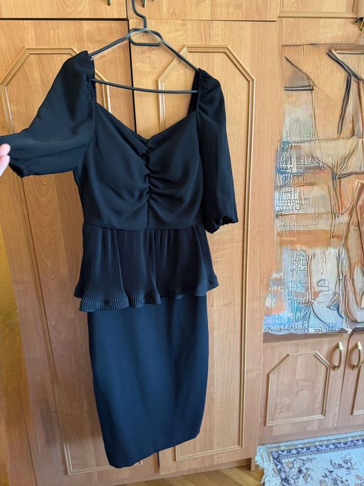 Vând rochiță midi neagră