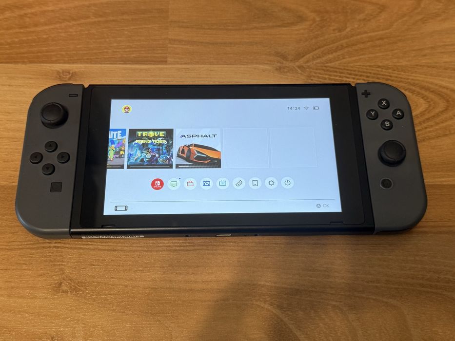 Перфектно Nintendo switch с игри